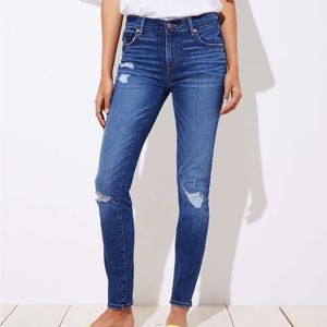 EUC LOFT Curvy Skinny Jeans in Destroyed Wash